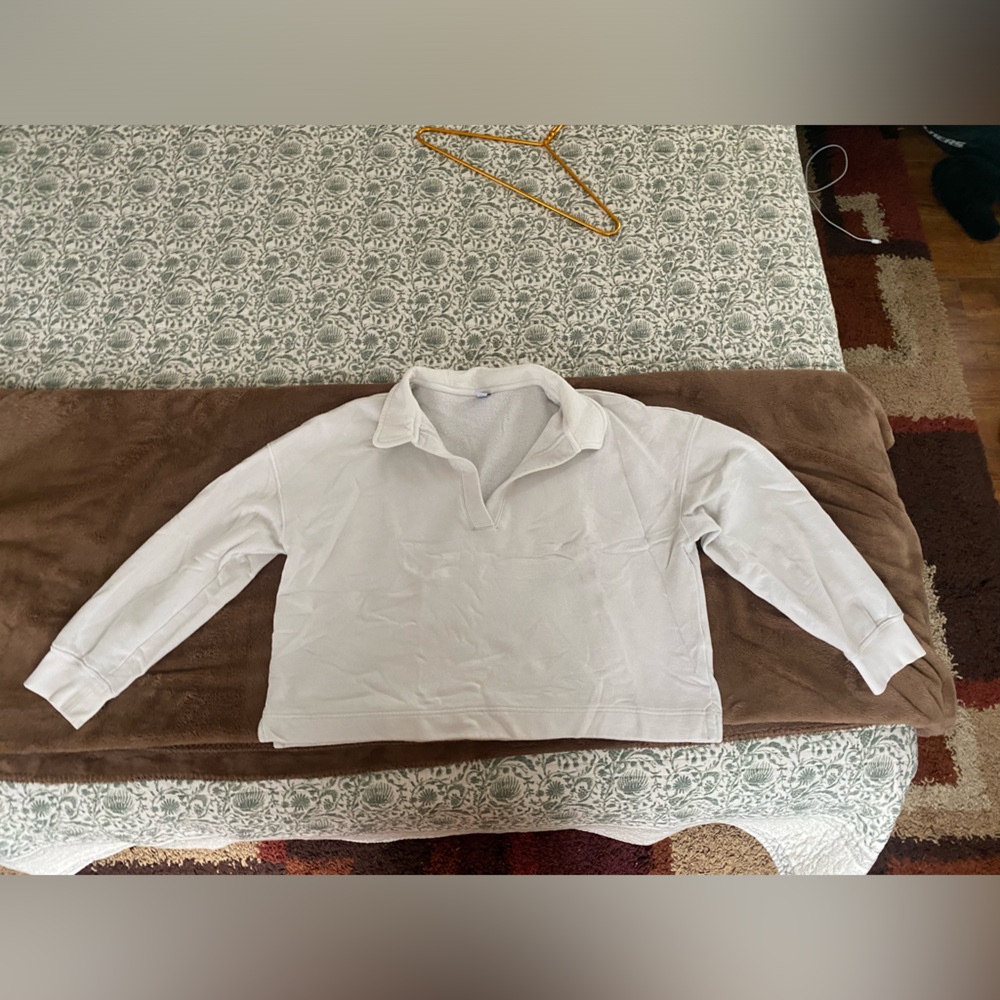 White collar sweater